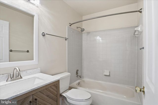 7594 WOODSTOWN DR, Springfield, VA 22153