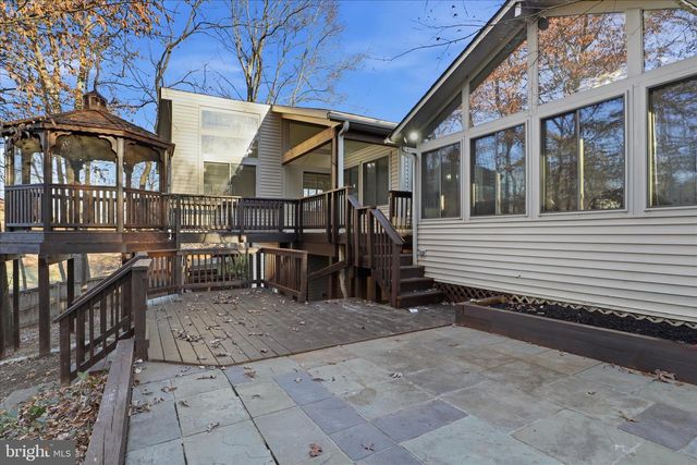 7594 WOODSTOWN DR, Springfield, VA 22153