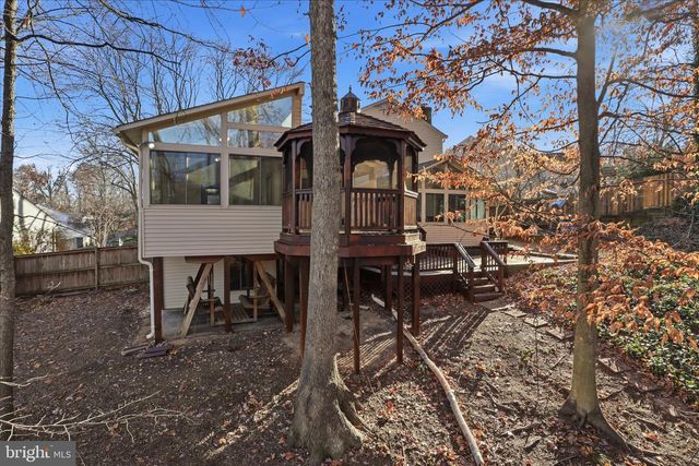 7594 WOODSTOWN DR, Springfield, VA 22153