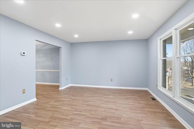 7594 WOODSTOWN DR, Springfield, VA 22153