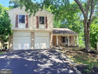 7594 WOODSTOWN DR, Springfield, VA 22153