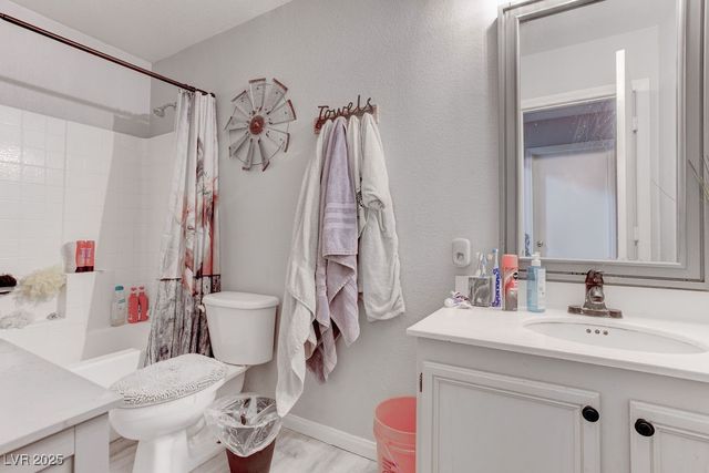 179 Country Greens Avenue, Las Vegas, NV 89148