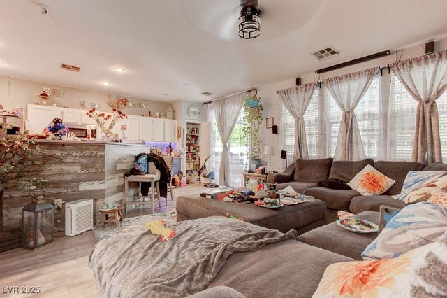 179 Country Greens Avenue, Las Vegas, NV 89148