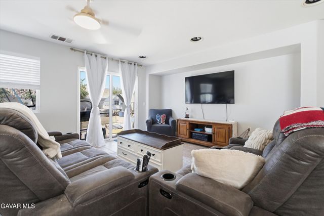 917 Laura Lane, Tehachapi, CA 93561