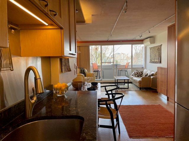 29 Concord Ave 501, Cambridge, MA 02138