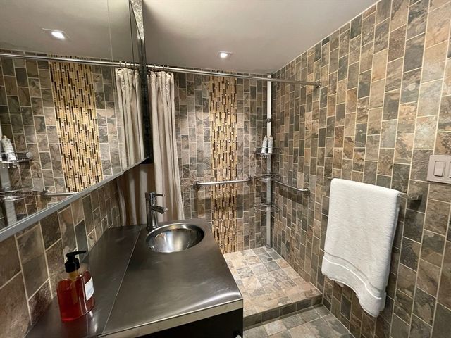 29 Concord Ave 501, Cambridge, MA 02138