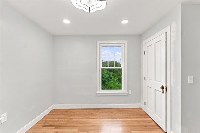 1552 Kingstown Road, South Kingstown, RI 02879