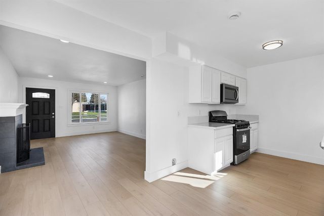 2240 Chase Dr, Rancho Cordova, CA 95670