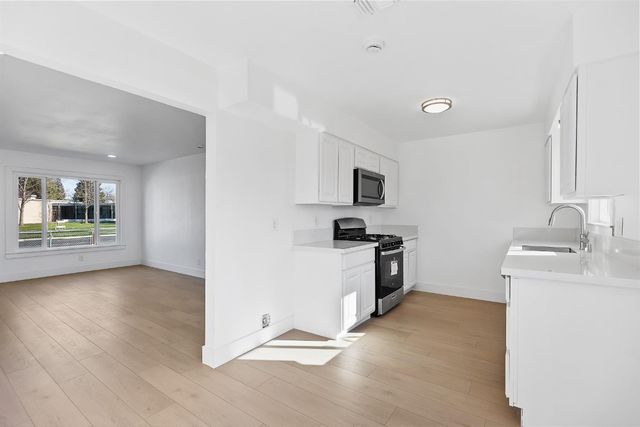 2240 Chase Dr, Rancho Cordova, CA 95670