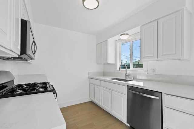 2240 Chase Dr, Rancho Cordova, CA 95670