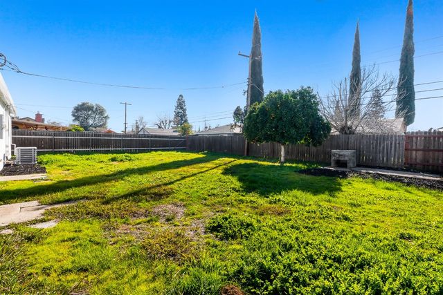 2240 Chase Dr, Rancho Cordova, CA 95670