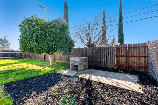 2240 Chase Dr, Rancho Cordova, CA 95670