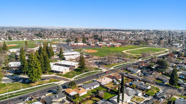 2240 Chase Dr, Rancho Cordova, CA 95670