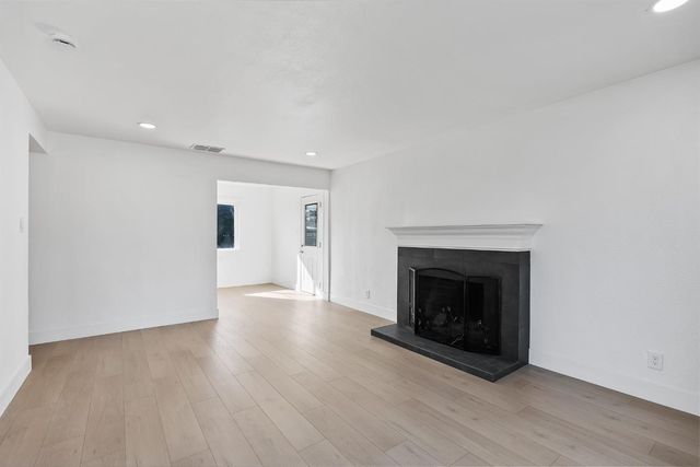 2240 Chase Dr, Rancho Cordova, CA 95670