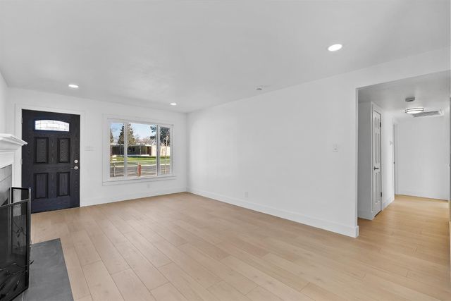 2240 Chase Dr, Rancho Cordova, CA 95670