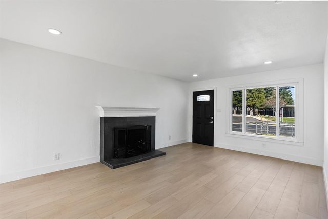 2240 Chase Dr, Rancho Cordova, CA 95670