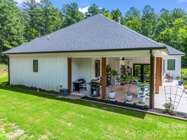 21 Rock Ridge Road, Mill Spring, NC 28756
