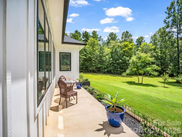 21 Rock Ridge Road, Mill Spring, NC 28756