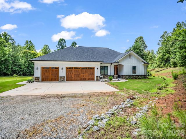 21 Rock Ridge Road, Mill Spring, NC 28756