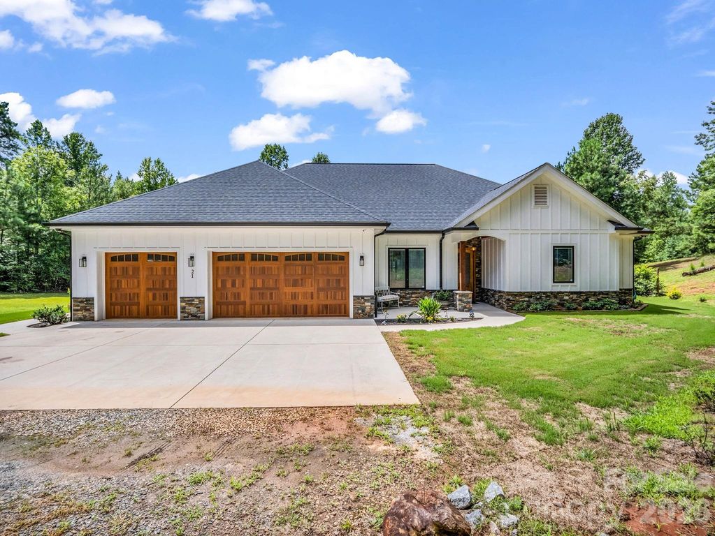 21 Rock Ridge Road, Mill Spring, NC 28756