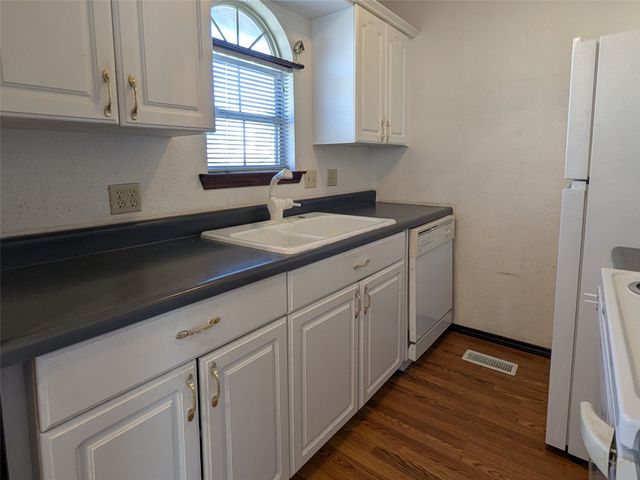 8161 Deer View Circle, Granbury, TX 76049