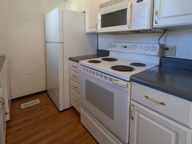 8161 Deer View Circle, Granbury, TX 76049