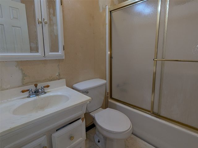 8161 Deer View Circle, Granbury, TX 76049