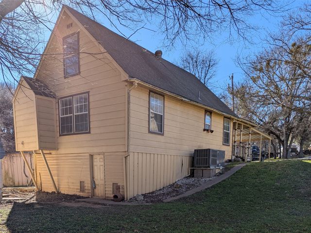 8161 Deer View Circle, Granbury, TX 76049