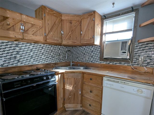 8161 Deer View Circle, Granbury, TX 76049