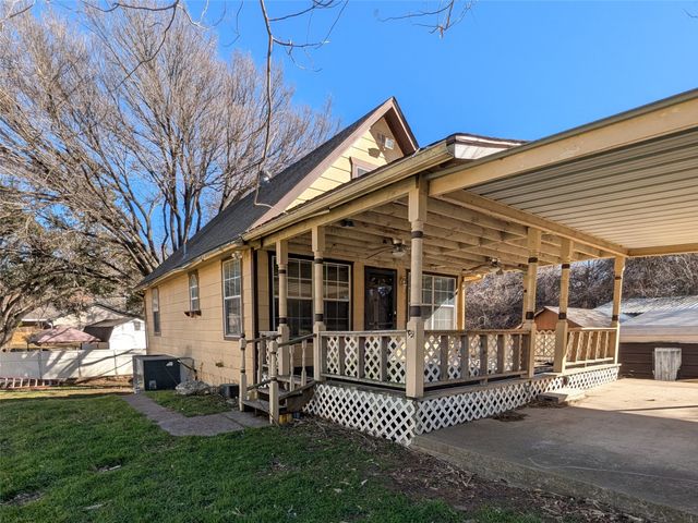 8161 Deer View Circle, Granbury, TX 76049