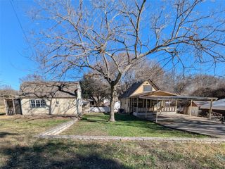 8161 Deer View Circle, Granbury, TX 76049