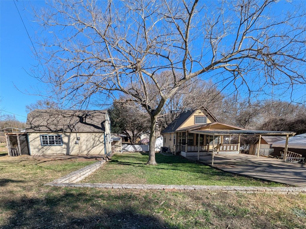 8161 Deer View Circle, Granbury, TX 76049