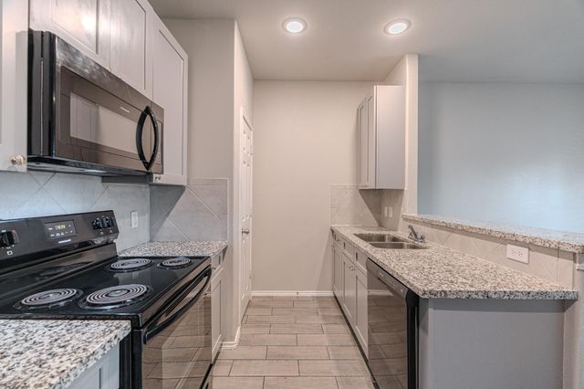 402 Avenue H, Conroe, TX 77301