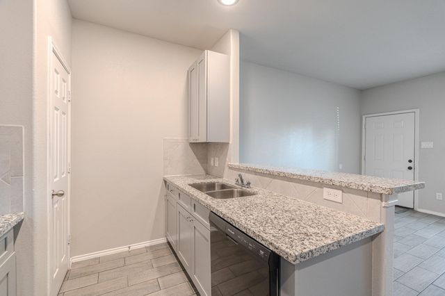 402 Avenue H, Conroe, TX 77301