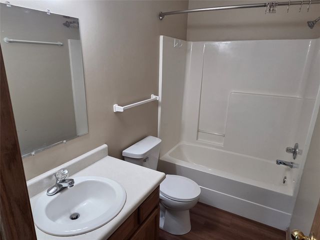 2910 NW 17th Court, Ankeny, IA 50023