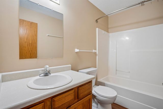2910 NW 17th Court, Ankeny, IA 50023