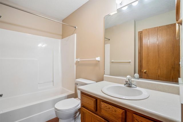2910 NW 17th Court, Ankeny, IA 50023