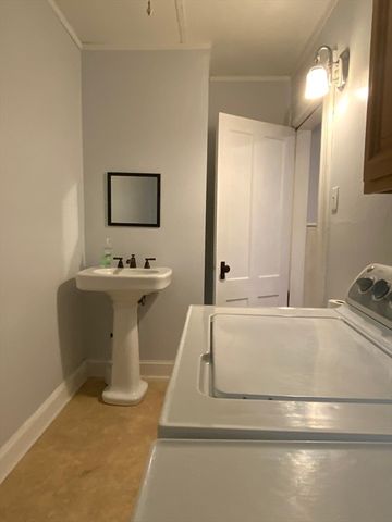 213 Locust St, Holyoke, MA 01040