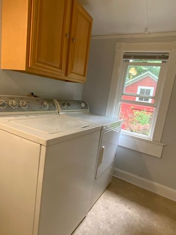 213 Locust St, Holyoke, MA 01040