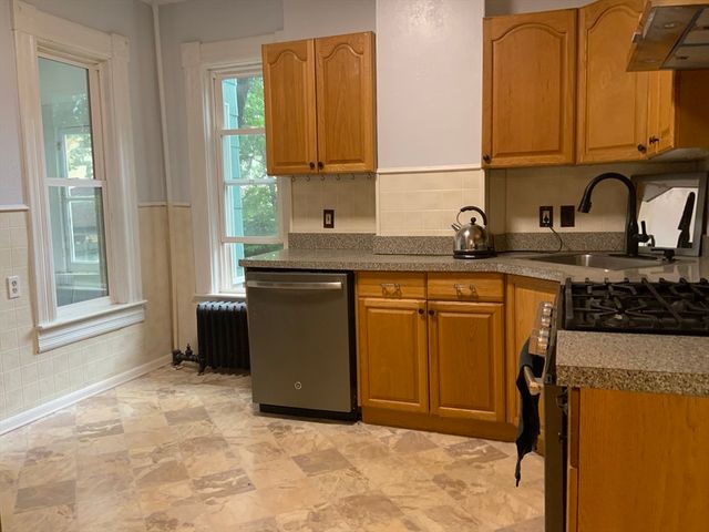 213 Locust St, Holyoke, MA 01040