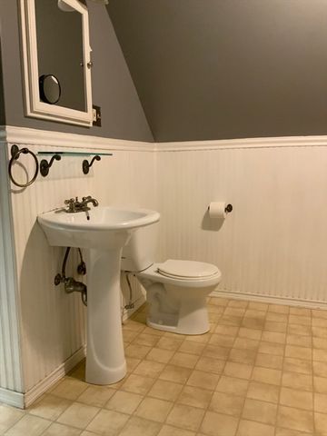 213 Locust St, Holyoke, MA 01040