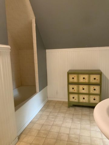 213 Locust St, Holyoke, MA 01040