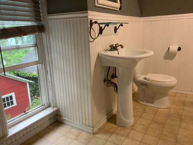 213 Locust St, Holyoke, MA 01040