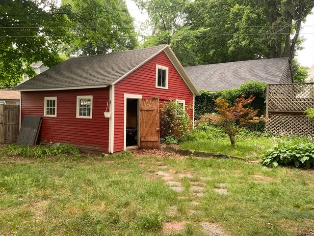 213 Locust St, Holyoke, MA 01040