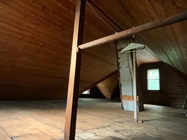 213 Locust St, Holyoke, MA 01040