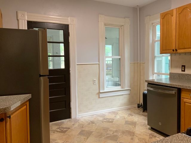 213 Locust St, Holyoke, MA 01040