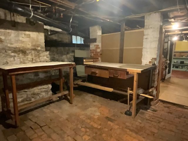 213 Locust St, Holyoke, MA 01040
