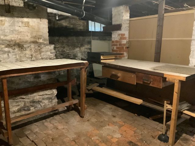 213 Locust St, Holyoke, MA 01040