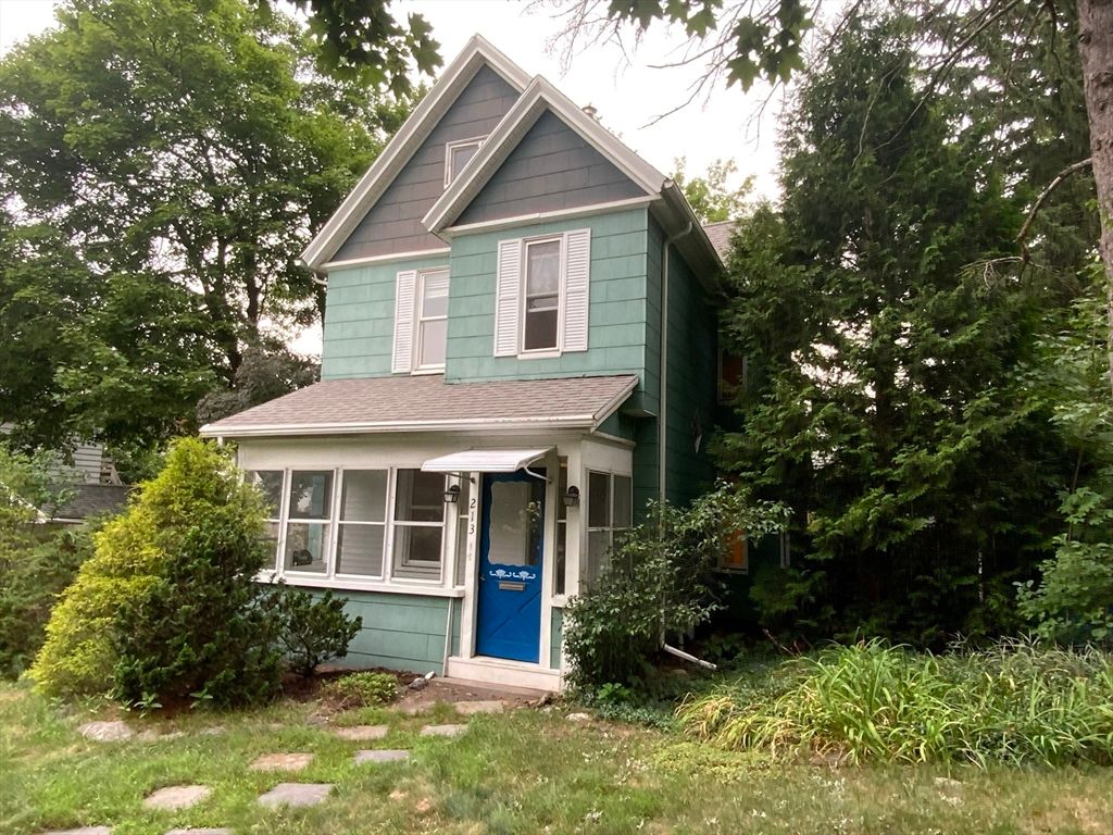 213 Locust St, Holyoke, MA 01040