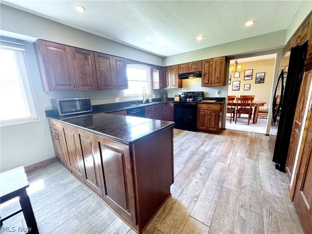 17051 Hunting Meadows Drive, Strongsville, OH 44136